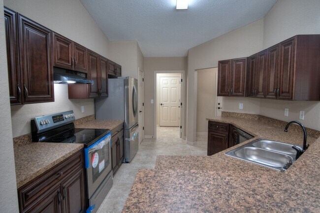 Building Photo - BRAND NEW 4/2/2 Home for Rent. Available NOW!