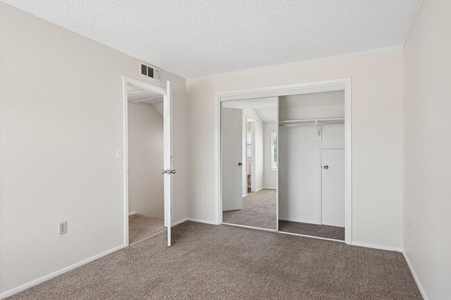 Building Photo - 2423 E Maryland Dr