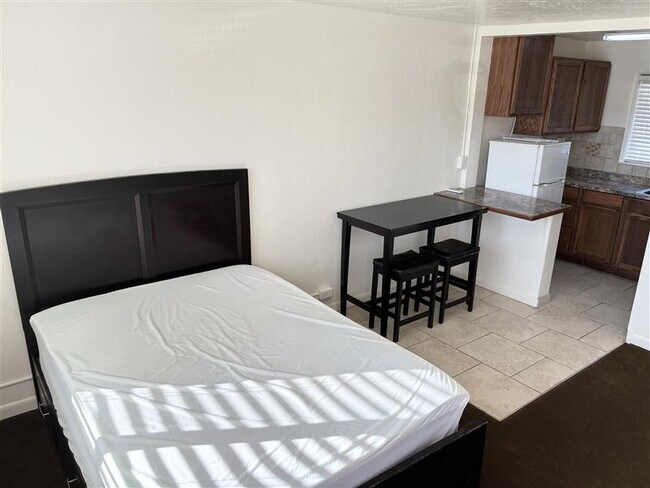 Building Photo - 1105 S State St