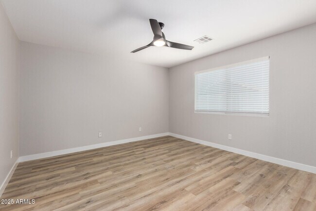 Building Photo - 3014 W Zachary Dr
