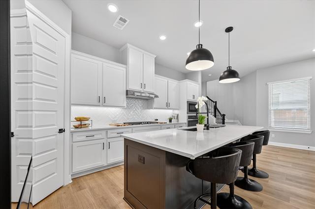 Building Photo - 624 Treaty Oak Dr