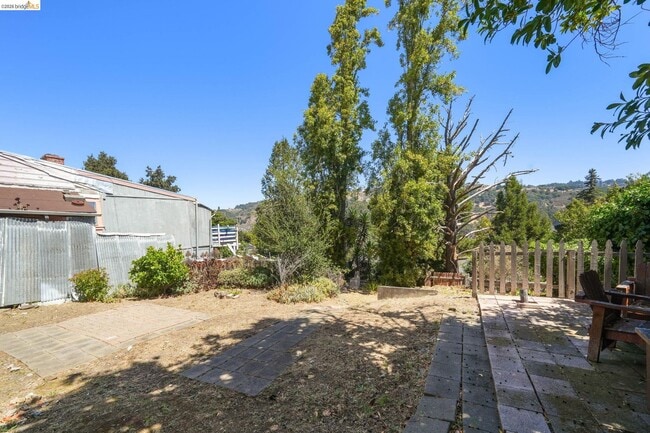 Building Photo - 7850 Crest Ave