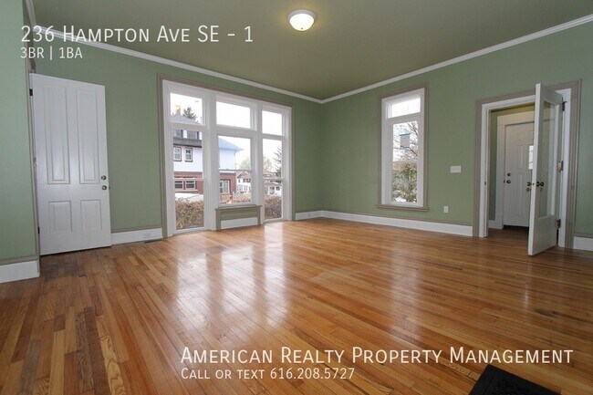 Building Photo - 236 Hampton Ave SE