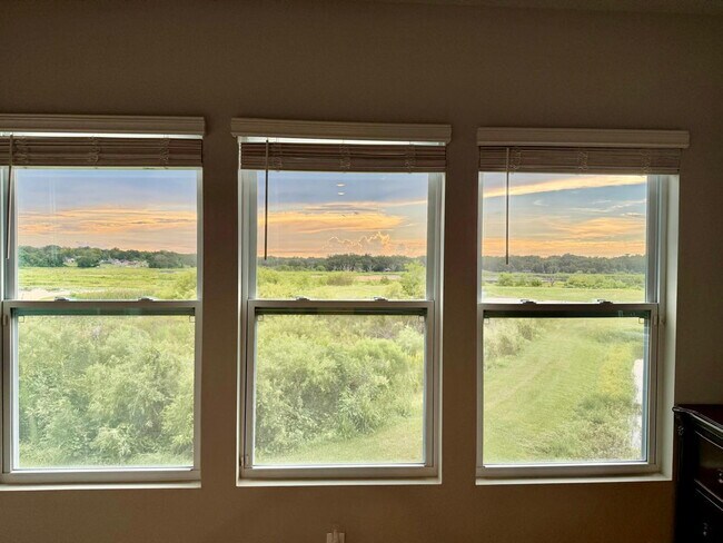Building Photo - Spacious 4-Bedroom Corner Townhome with Loft & Lake Views in Ocoee