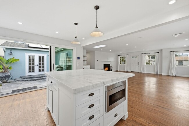 Building Photo - MISSION BAY 4-BED/3-BATH - 3 MIN WALK TO BAY