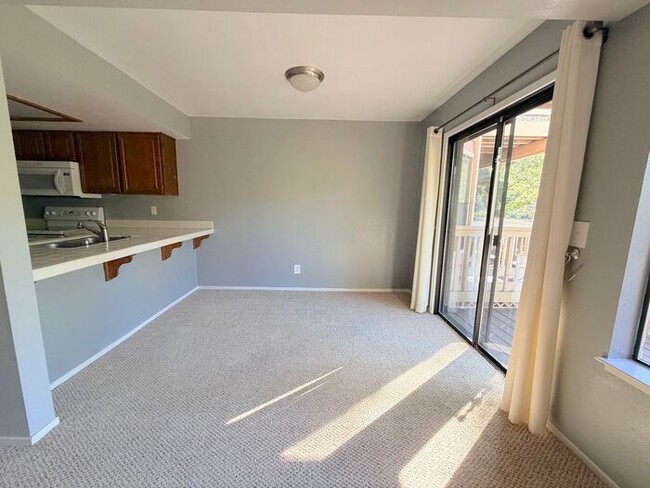 Building Photo - Reno Riverfront Condo - Single Story with Garage