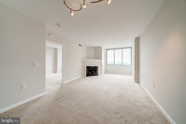 Building Photo - 851 N Glebe Rd