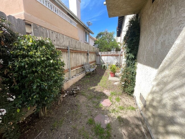 Building Photo - 540 S 5th St