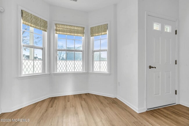 Building Photo - 40 Thistledown St