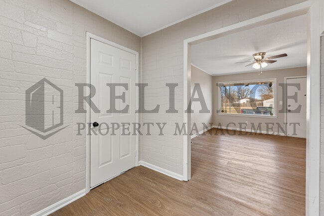 Building Photo - 3419 S Glenn Ave