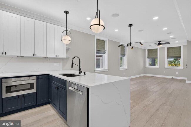 Building Photo - 724 Varnum St NW