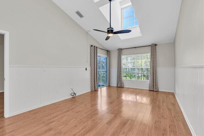 Building Photo - 106 Sun Isle Cir