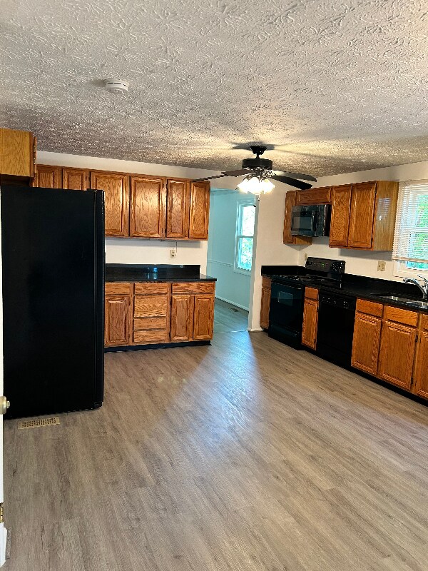 Building Photo - 1200 Cabinwood Pl