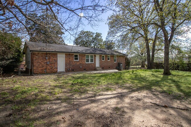 Building Photo - 1515 Sandra Dr