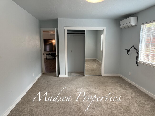 Building Photo - 20 Fairhill Dr