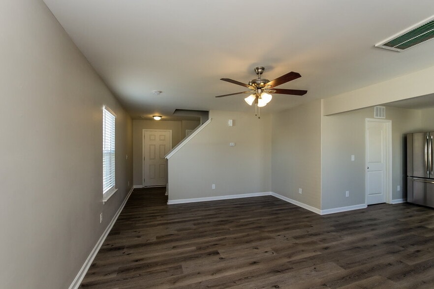 Building Photo - 913 Cassidy Dr