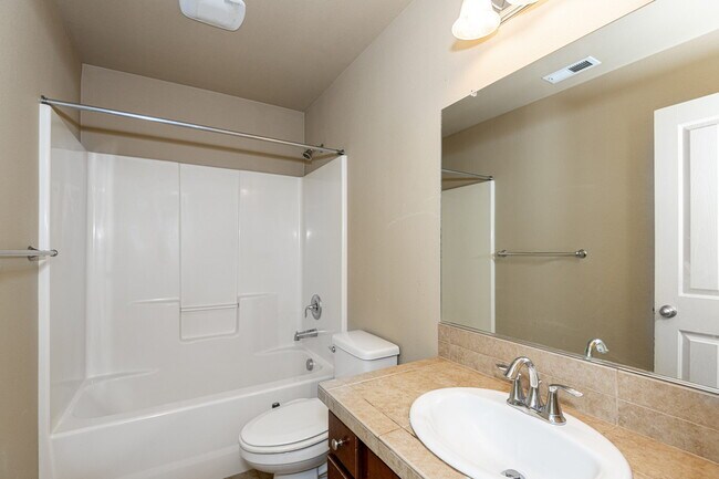 Building Photo - 14822 SW Mulberry Dr