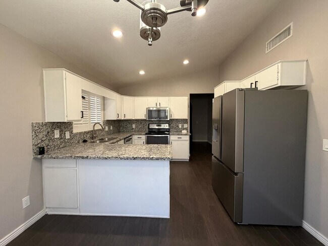 Building Photo - 15012 N 85th Dr