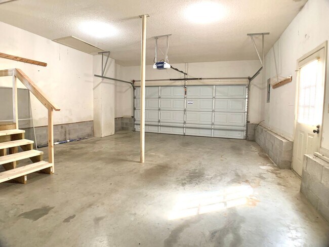 Building Photo - 501 Eysian Rd