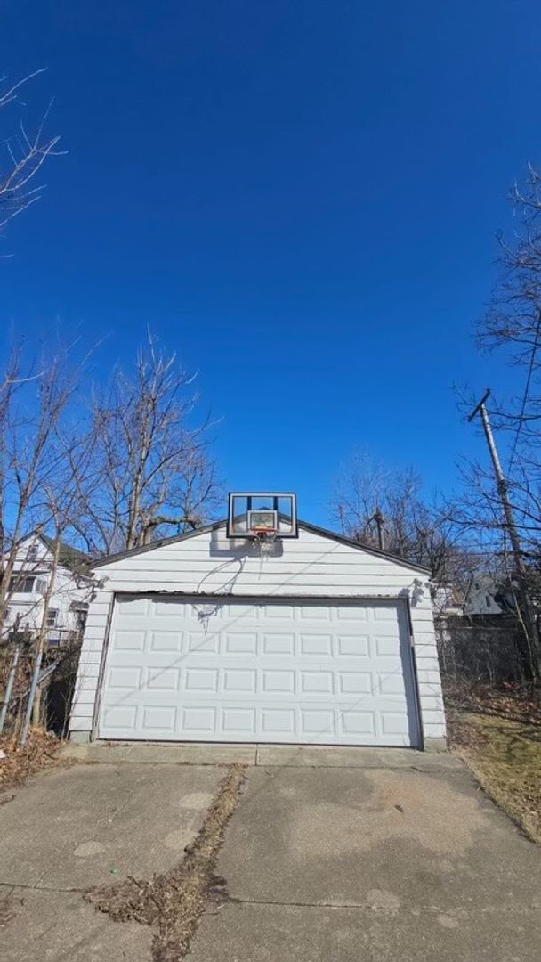 Building Photo - Charming 3-Bedroom Property in Prime Location