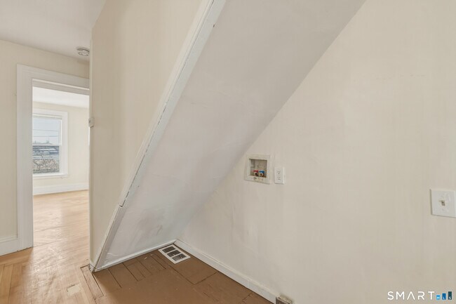 Building Photo - 784 Howard Ave