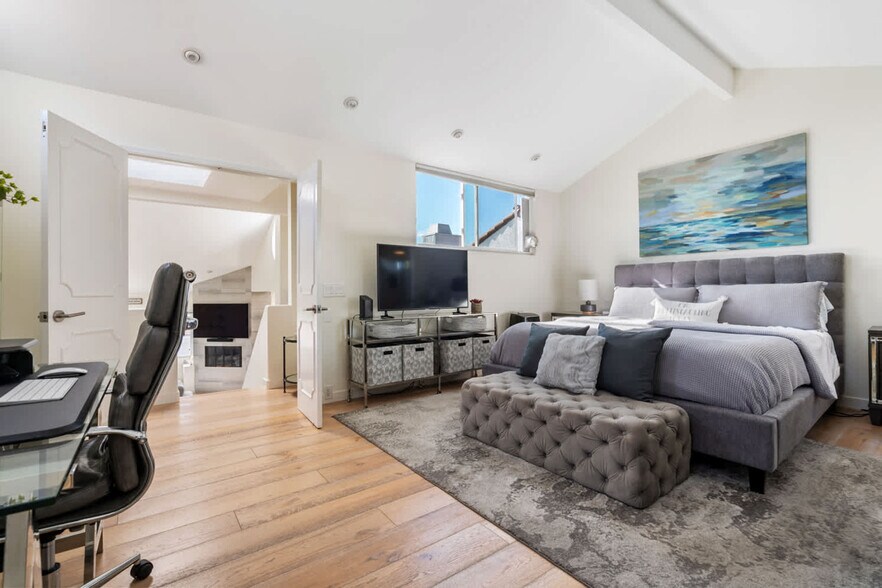 Building Photo - 301 Crocus Ct