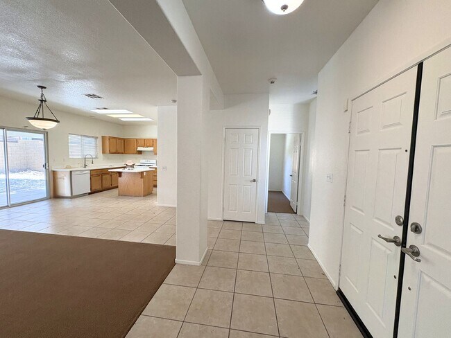 Building Photo - Spacious Home
