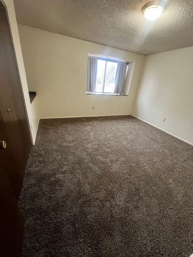 Building Photo - 1426-1426 E Poplar St