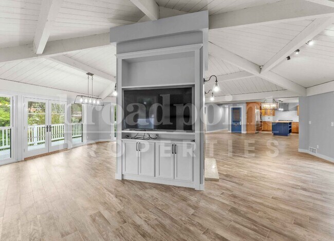 Building Photo - 2113 Sleepy Hollow Rd