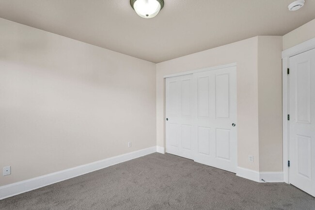 Building Photo - Beautifully Updated Home in Desirable Clackamas! + Solar