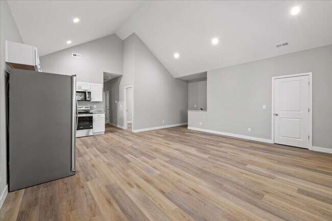 Building Photo - 2751 Guilford Ave