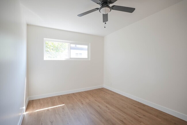 Building Photo - 825 W 167th St