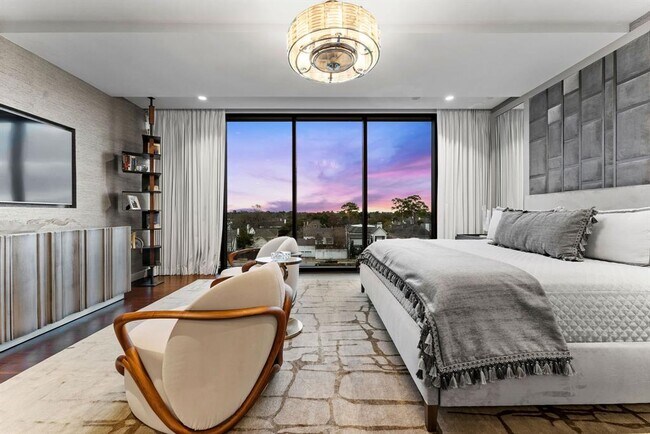 Building Photo - 3433 Westheimer Rd