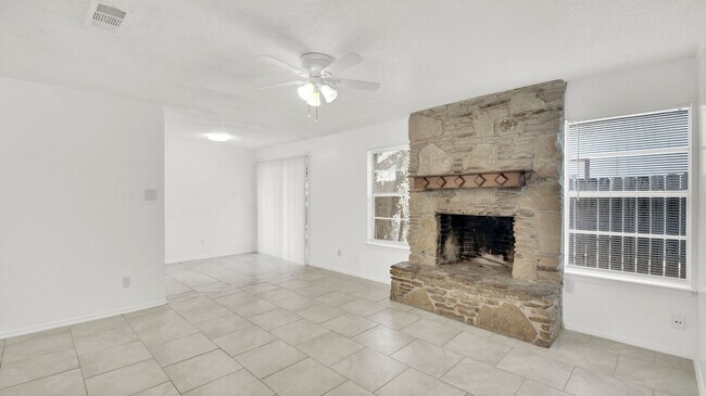 Building Photo - Beautiful fireplace, Large back yard, Wash...
