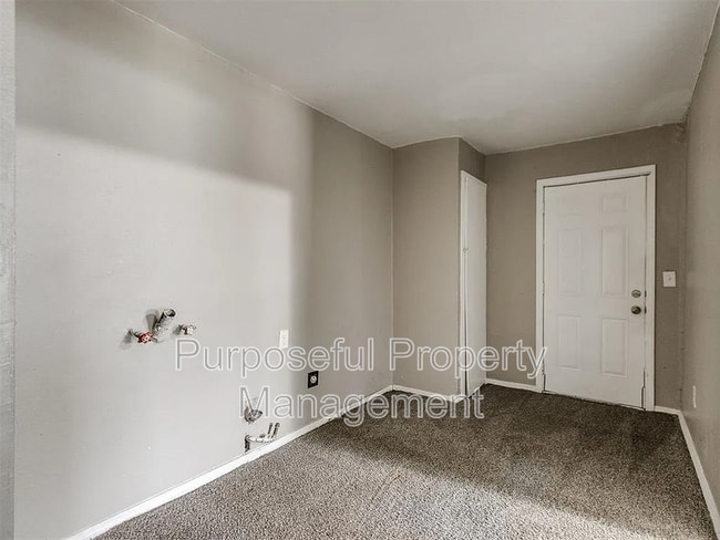 Building Photo - 6814 Lancer Ln