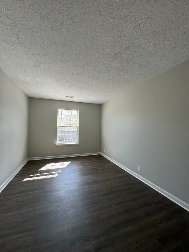 Building Photo - Woodfield