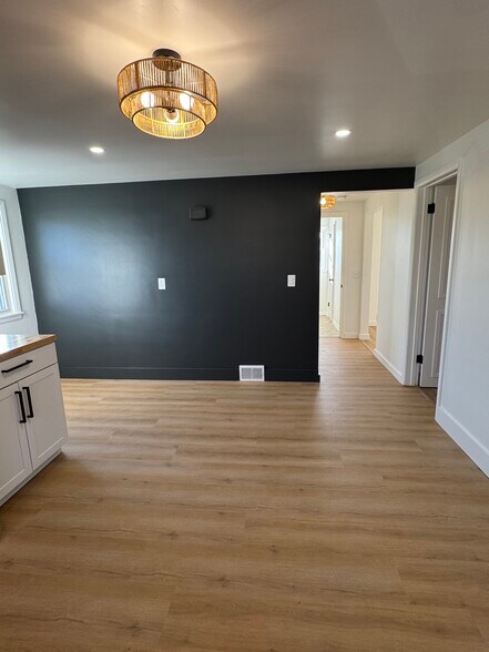 Kitchen - 249 Dunlop Ave