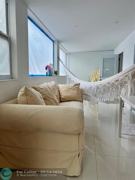 Building Photo - 327 Lancaster St