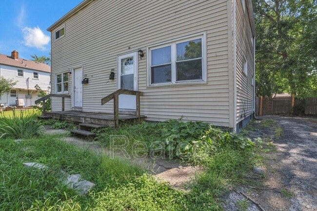 Building Photo - 900 Racine Ave