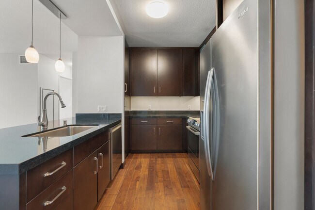 Building Photo - Beautiful Ocean View 2-Bedroom / 2-Bathroo...