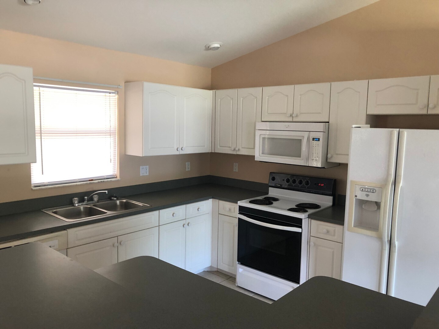 Building Photo - Coming soon ! 3 bedroom 2 bathroom single family home