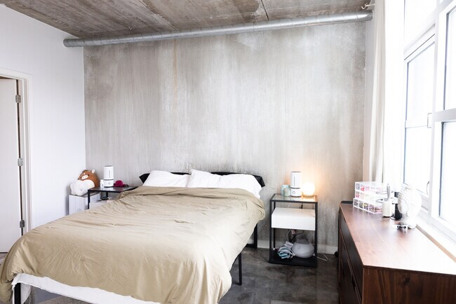 Master Bedroom - 555 Berrien St