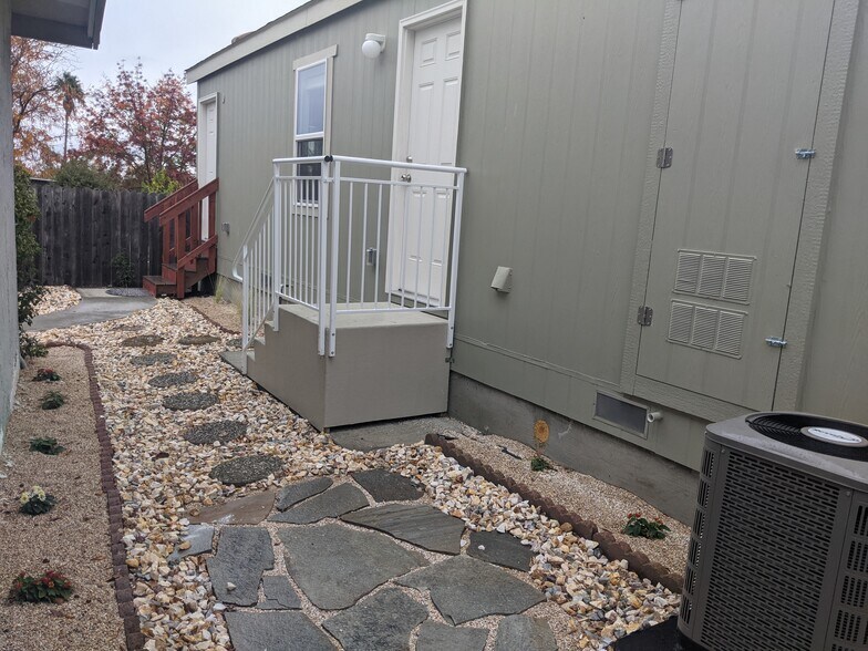 Building Photo - 408 Springvalley Dr