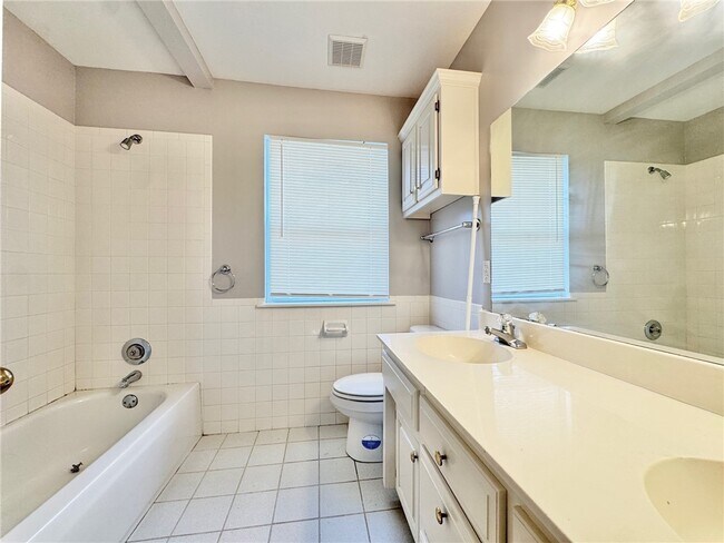 Building Photo - 3834 E Chadwick Dr