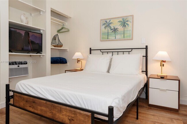 Building Photo - 709 NE 2nd Ct