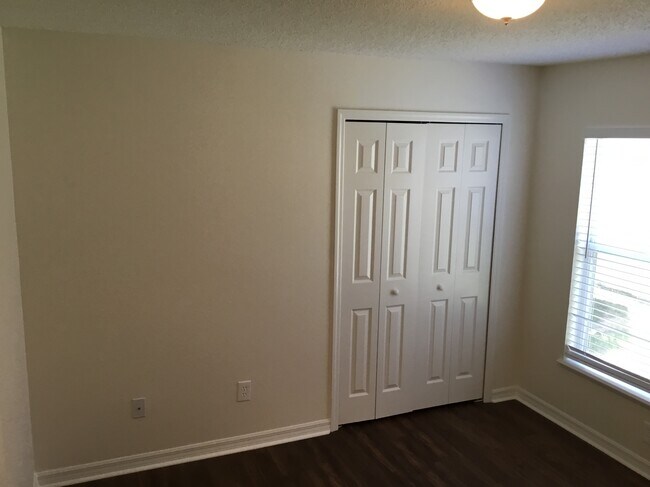 Building Photo - 914 Stallion Way