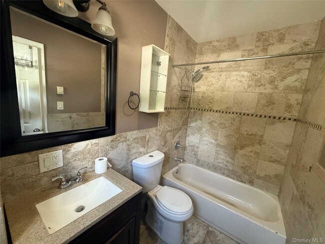 Building Photo - 105 Pilgrim Pl