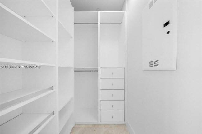 Building Photo - 15701 Collins Ave