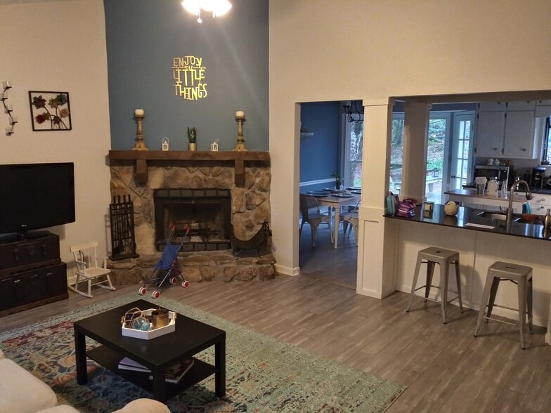 Building Photo - 3904 Dollar Cir