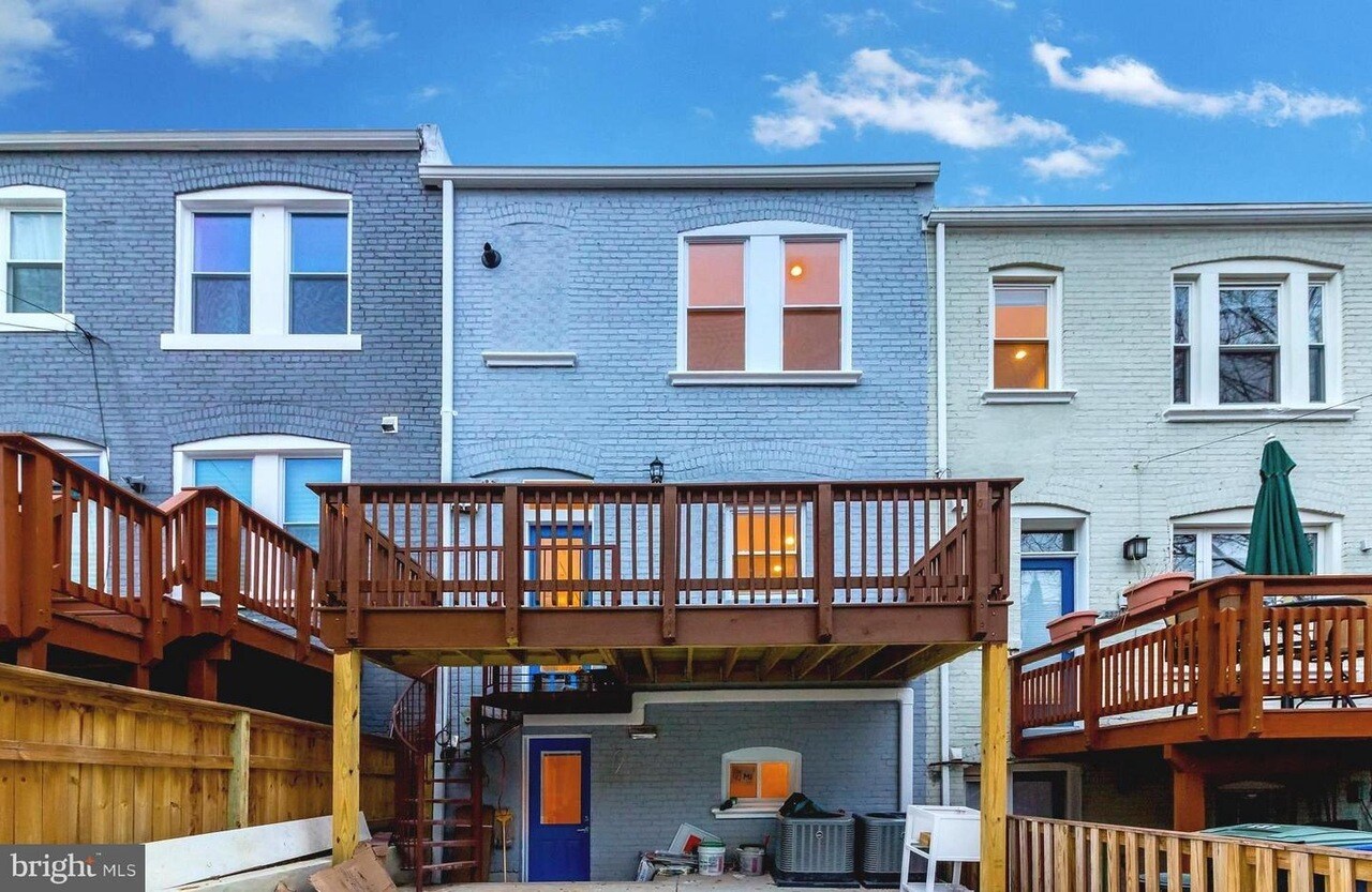 Private Deck - 225 Bryant St NE
